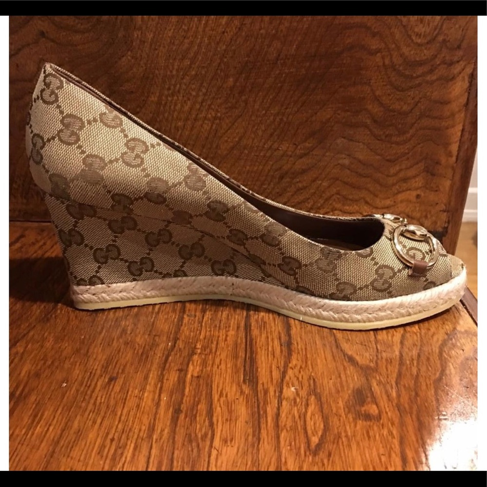 Gucci 👠 - Picture 2 of 6